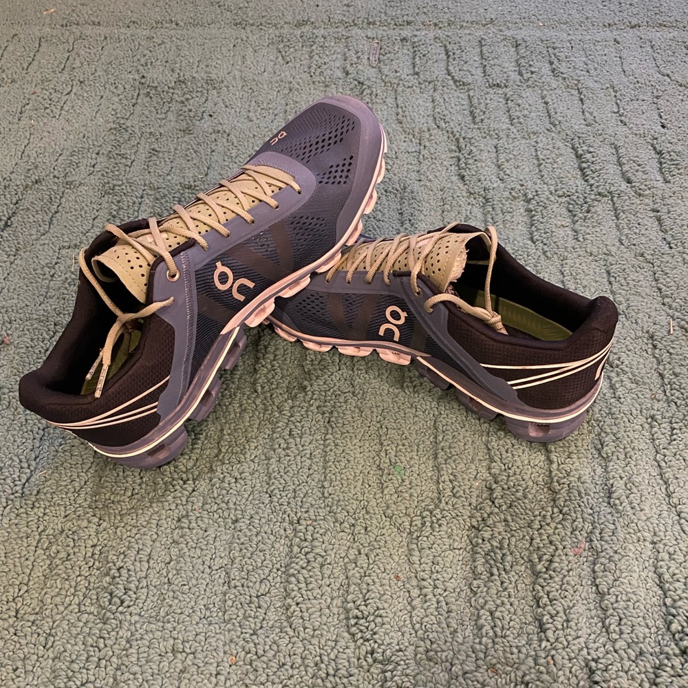 Men’s On Cloudflow shoes